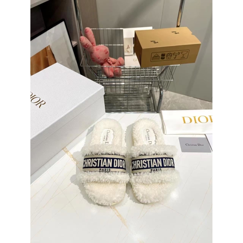 ch**an D*or slippers